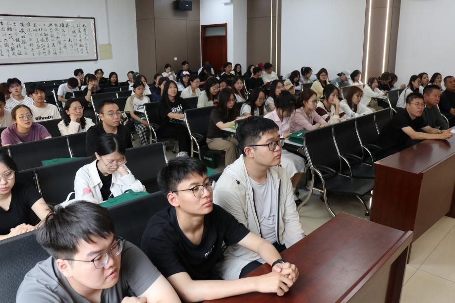 公司成功举办考研辅导讲座  助力学子高效备考